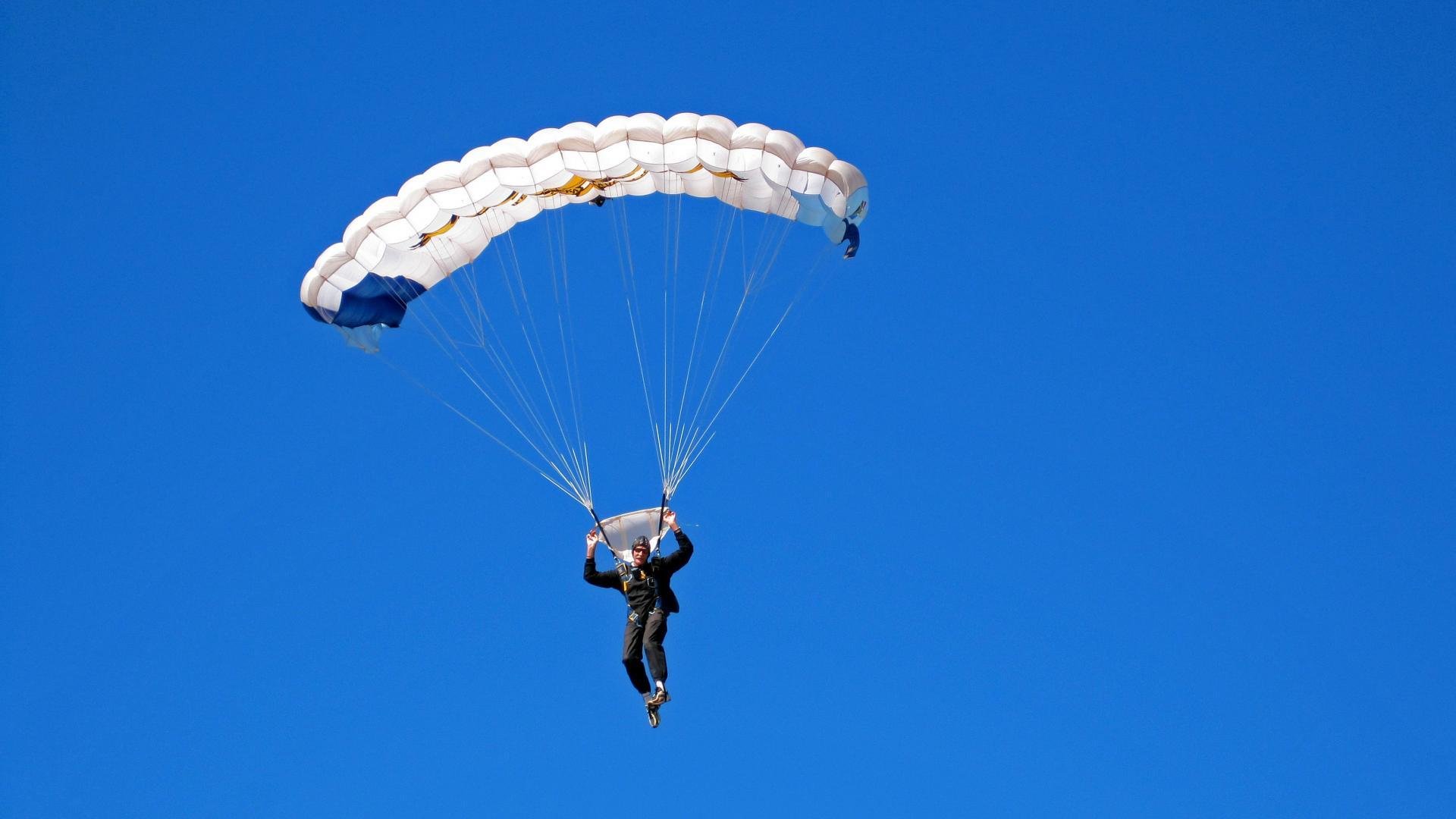 国际运动更新：女子比赛中的惊险一幕！，国外女子比赛