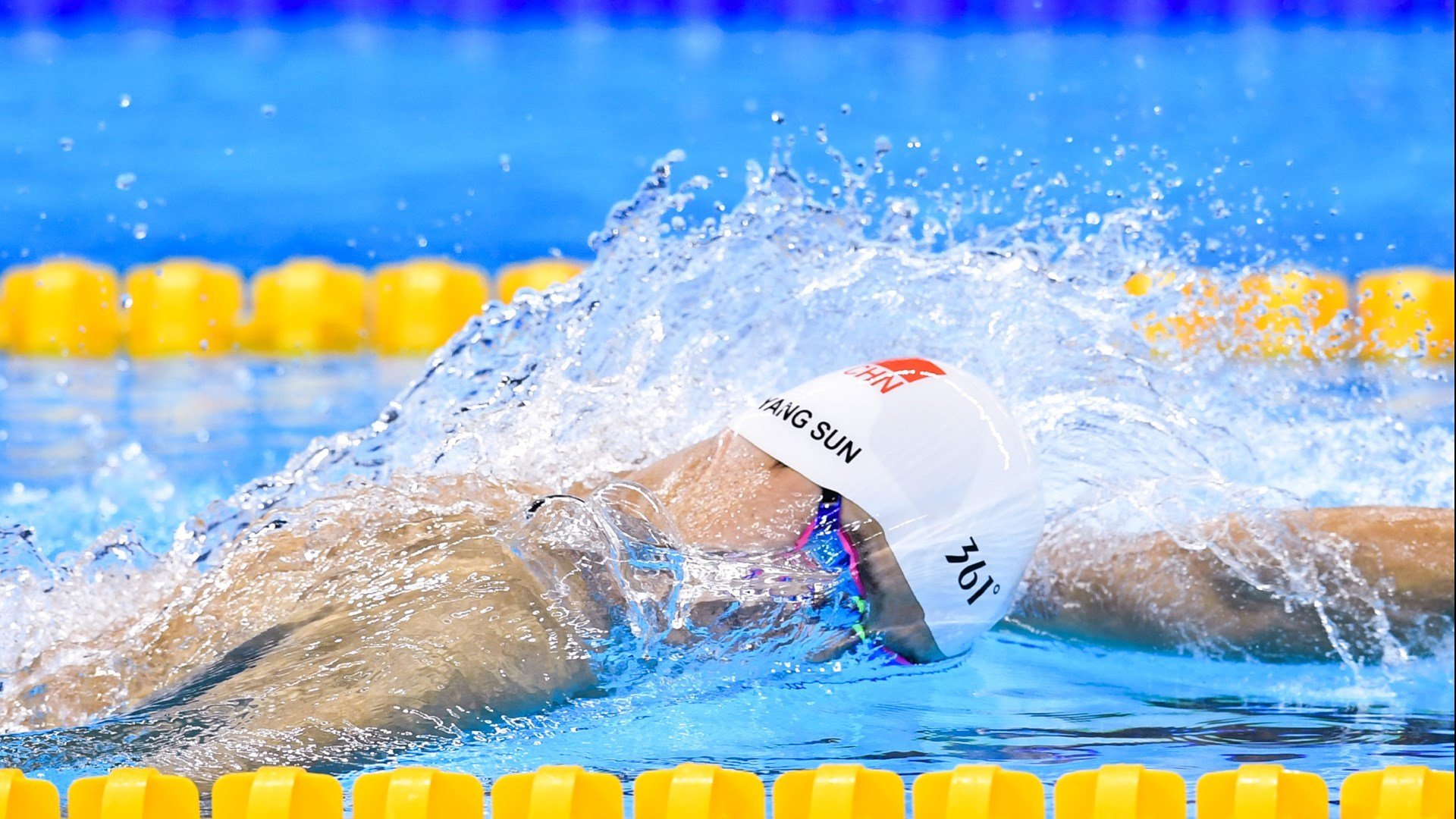 篮球文化节活动吸引大量篮球爱好者，篮球活动宣传标语